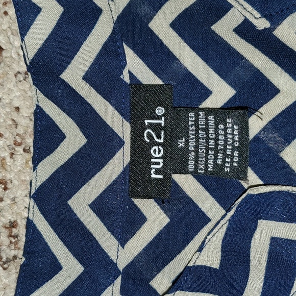 RUE21 Zig Zag Light Weight Blouse - Picture 3 of 6